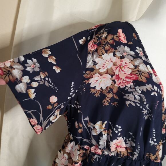 Women's 3XL Black Shirt with Floral Print - Excellent Condition - Picture 3 of 11